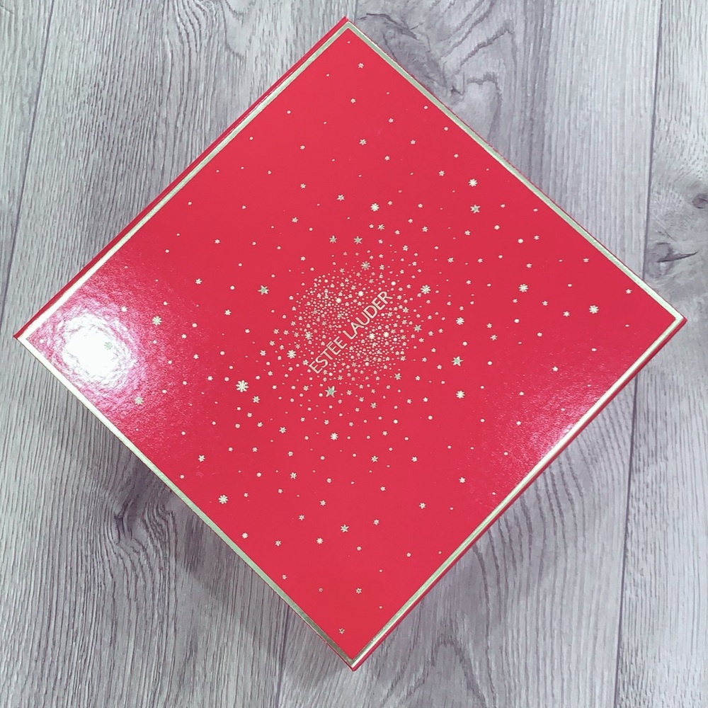 NEW Estee Lauder red star gift box